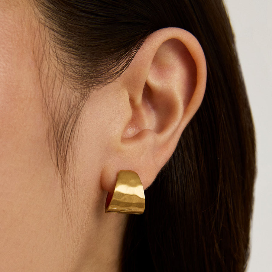 Mara Huggie Hoops